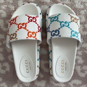Multicolor Platform Slides